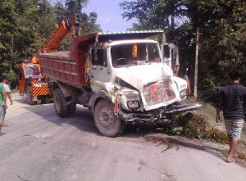 ट्रिपरले बसलाई ठक्कर दिँदा २४ यात्रु घाईते २ अवस्था गम्भिर